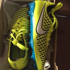 Women’s Magista BRAND NEW ONDA FG Size: 7.5 US